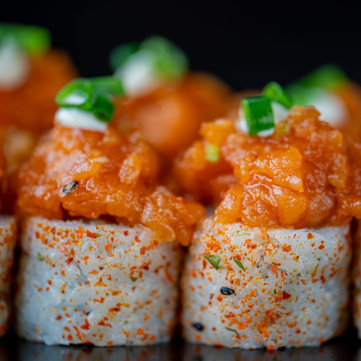 Talerz z sushi premium w restauracji Sushi Okami 2.0 na Rynku w Oleśnicy